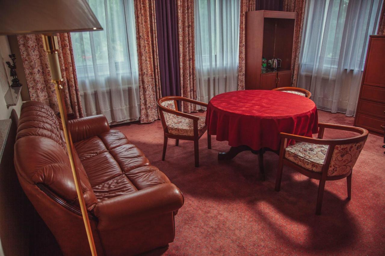 Ali Hotel Chabaraovsk Buitenkant foto