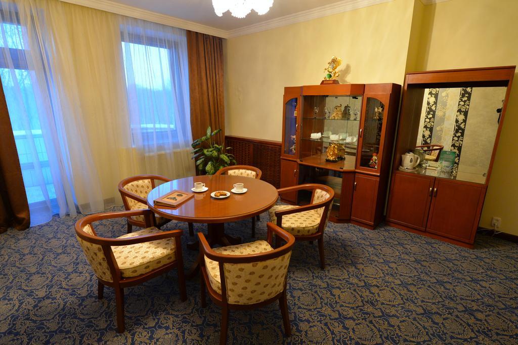 Ali Hotel Chabaraovsk Buitenkant foto